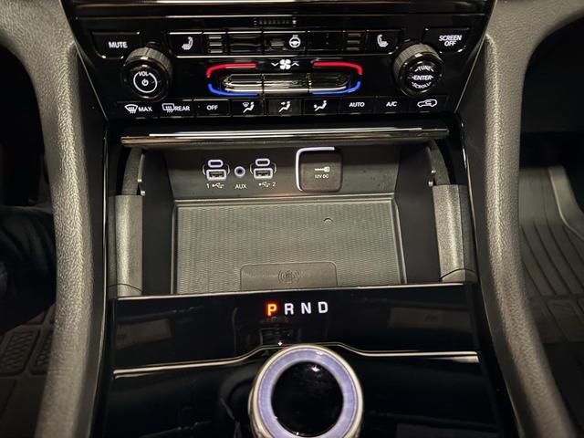 Photo of 2023 Bright White Clearcoat Jeep Grand Cherokee L