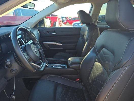 Photo of 2023 Super Black Nissan Pathfinder