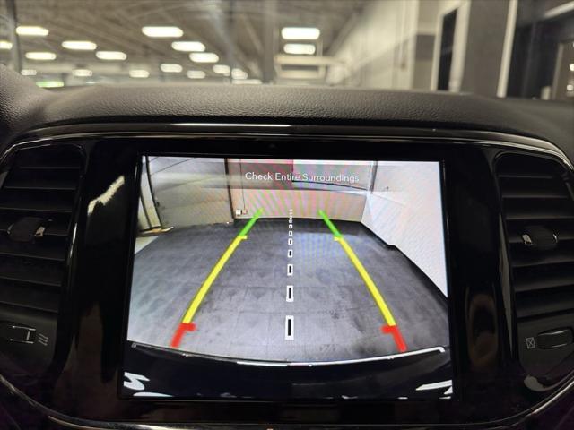 Photo of 2022 Diamond Black Crystal Pearlcoat Jeep Grand Cherokee