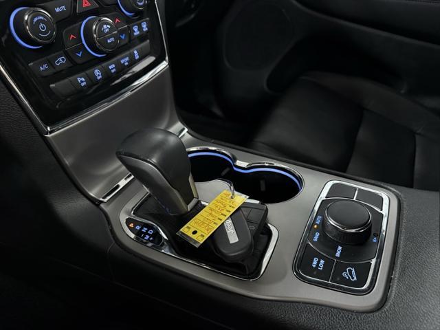 Photo of 2022 Diamond Black Crystal Pearlcoat Jeep Grand Cherokee