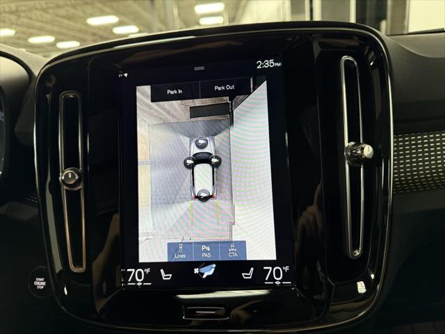 Photo of 2022 Thunder Grey Metallic Volvo XC40