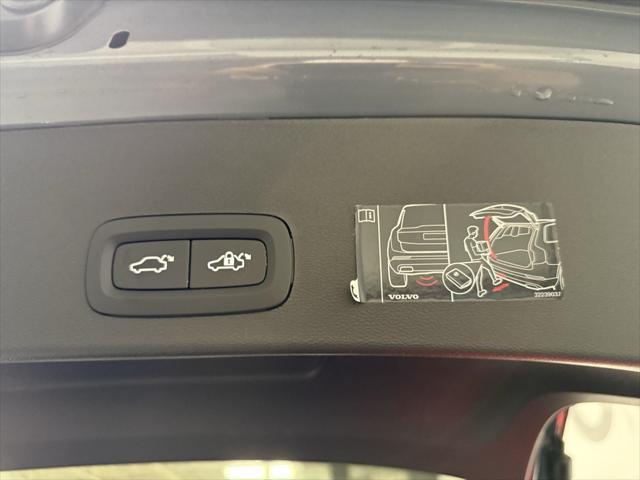 Photo of 2022 Thunder Grey Metallic Volvo XC40