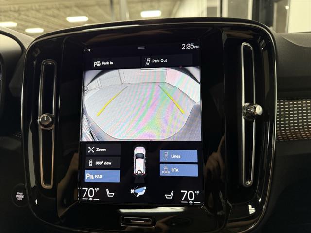 Photo of 2022 Thunder Grey Metallic Volvo XC40