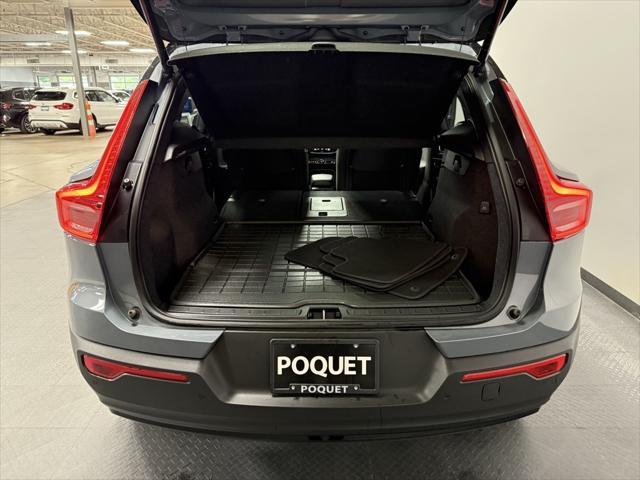 Photo of 2022 Thunder Grey Metallic Volvo XC40