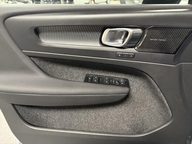 Photo of 2022 Thunder Grey Metallic Volvo XC40