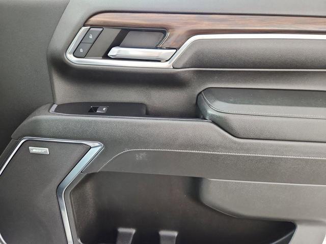 Photo of 2024 Summit White GMC Sierra 2500