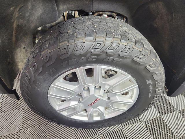 Photo of 2024 Summit White GMC Sierra 2500
