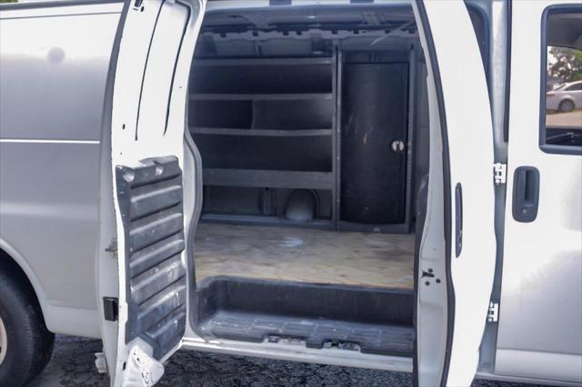 Photo of 2018 Summit White Chevrolet Express 2500