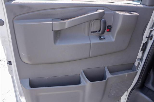 Photo of 2018 Summit White Chevrolet Express 2500