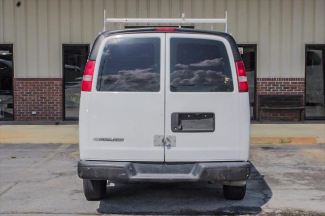 Photo of 2018 Summit White Chevrolet Express 2500