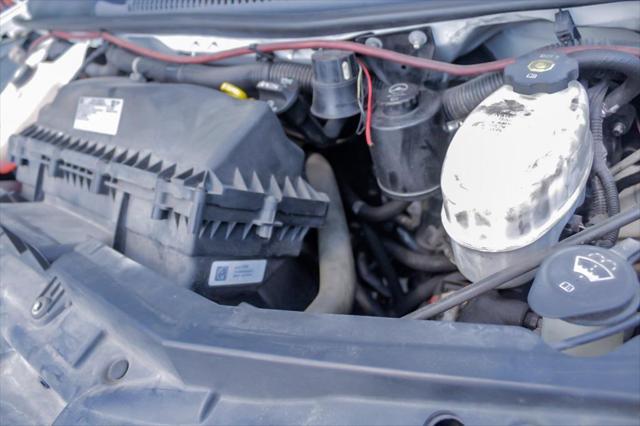 Photo of 2018 Summit White Chevrolet Express 2500