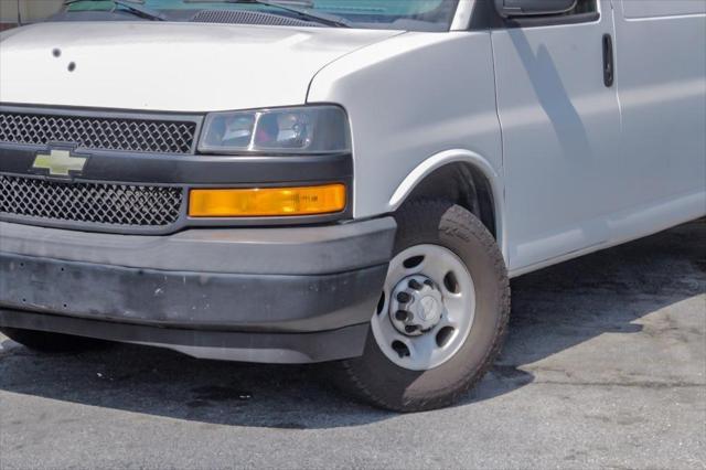 Photo of 2018 Summit White Chevrolet Express 2500