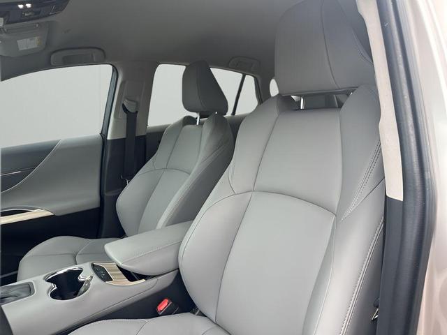 Photo of 2024 Titanium Glow Toyota Venza