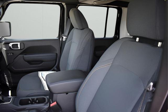 Photo of 2025 Black Clearcoat Jeep Wrangler