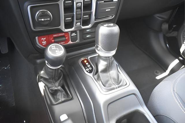 Photo of 2025 Black Clearcoat Jeep Wrangler