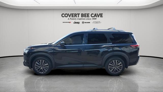 Photo of 2023 Black Nissan Pathfinder