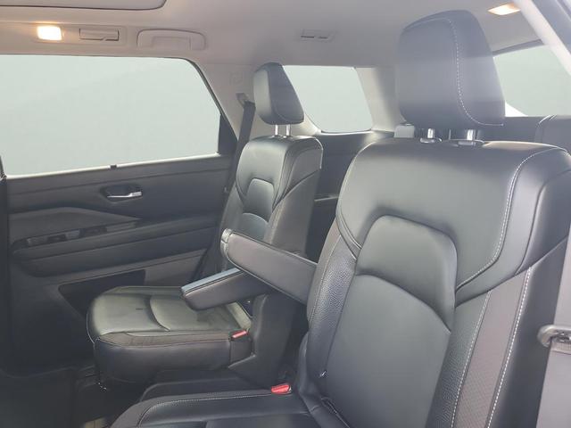 Photo of 2023 Black Nissan Pathfinder