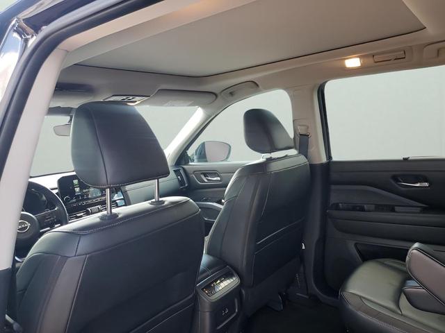 Photo of 2023 Black Nissan Pathfinder