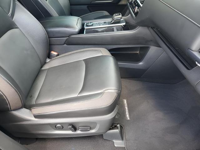Photo of 2023 Black Nissan Pathfinder