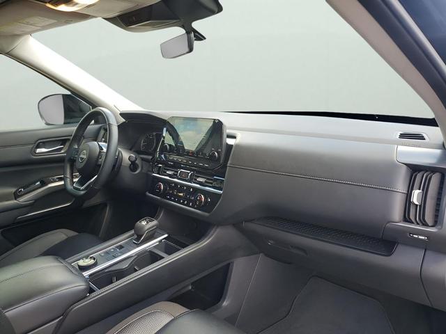 Photo of 2023 Black Nissan Pathfinder