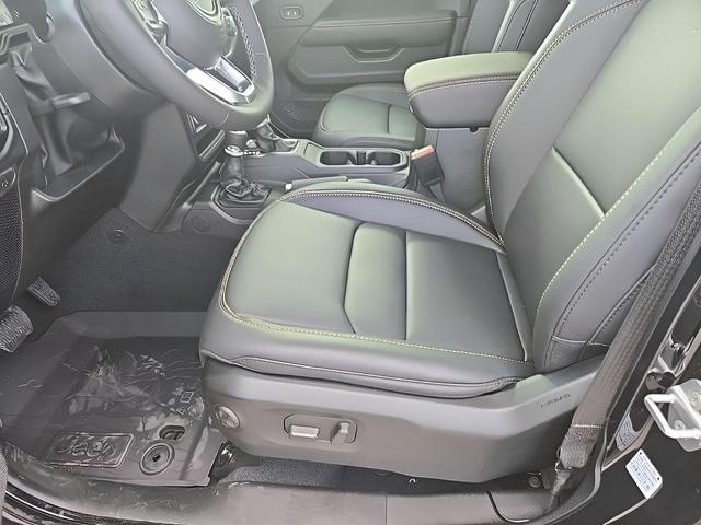 Photo of 2025 Black Clearcoat Jeep Wrangler
