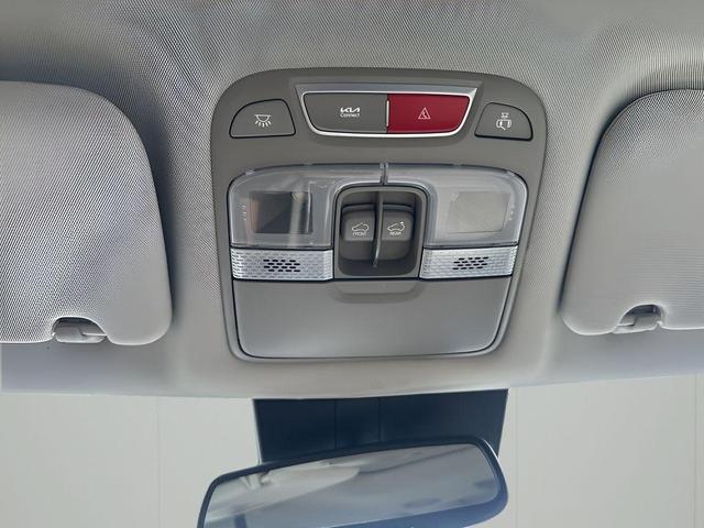 Photo of 2024 Glacial White Pearl Kia Telluride