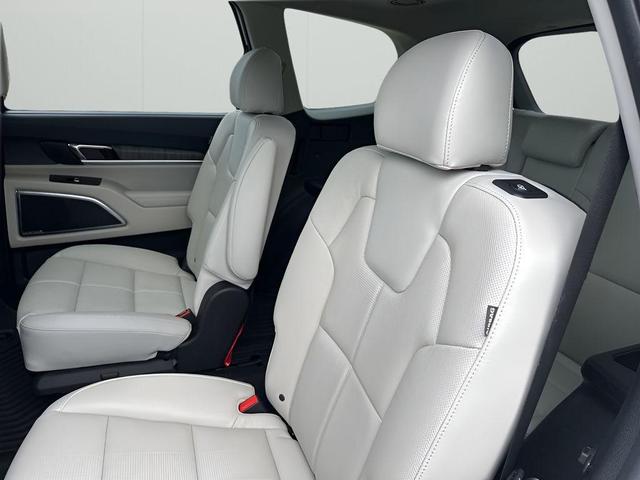 Photo of 2024 Glacial White Pearl Kia Telluride