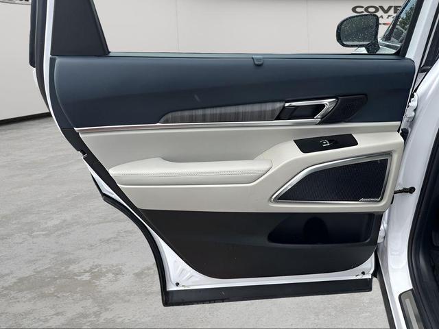 Photo of 2024 Glacial White Pearl Kia Telluride