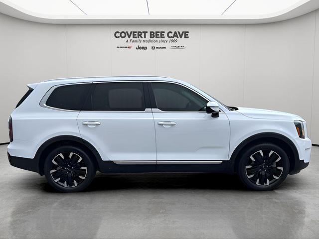 Photo of 2024 Glacial White Pearl Kia Telluride