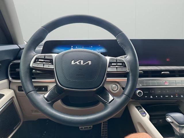 Photo of 2024 Glacial White Pearl Kia Telluride