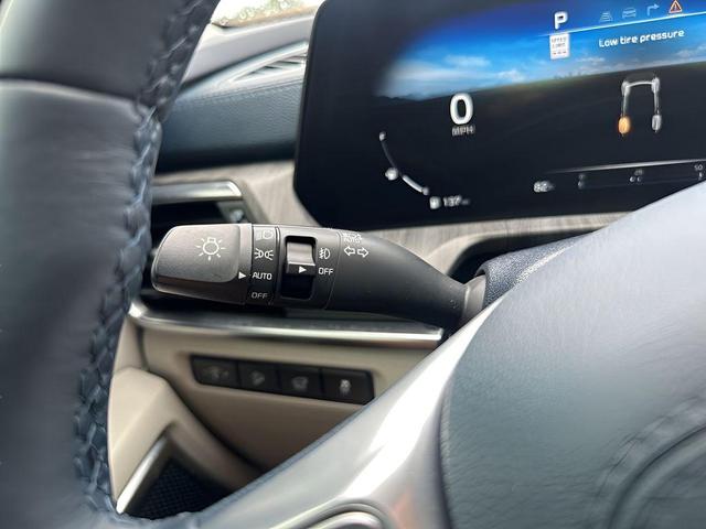 Photo of 2024 Glacial White Pearl Kia Telluride