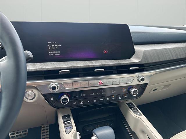 Photo of 2024 Glacial White Pearl Kia Telluride