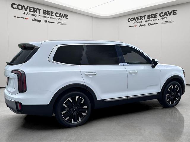Photo of 2024 Glacial White Pearl Kia Telluride