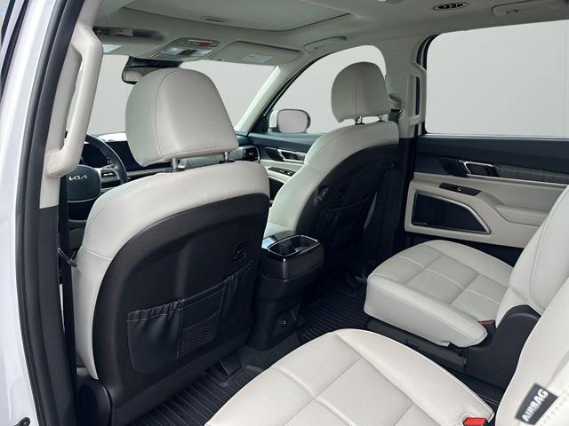 Photo of 2024 Glacial White Pearl Kia Telluride