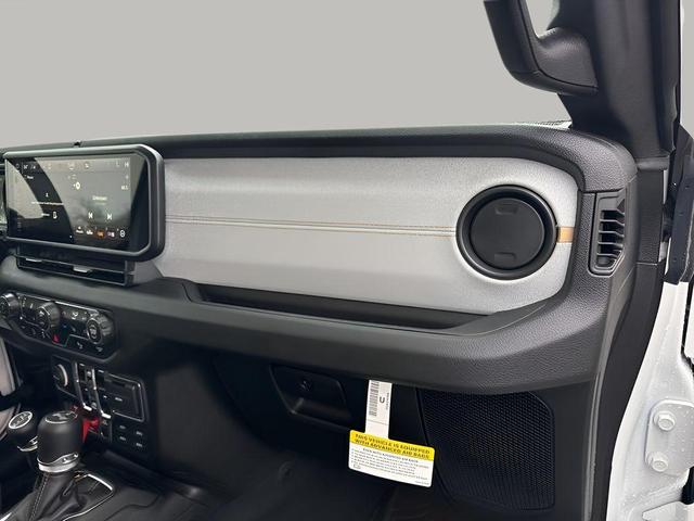 Photo of 2025 Bright White Clearcoat Jeep Wrangler