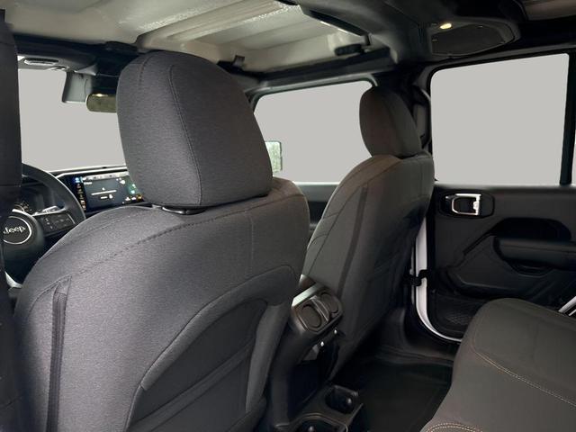 Photo of 2025 Bright White Clearcoat Jeep Wrangler