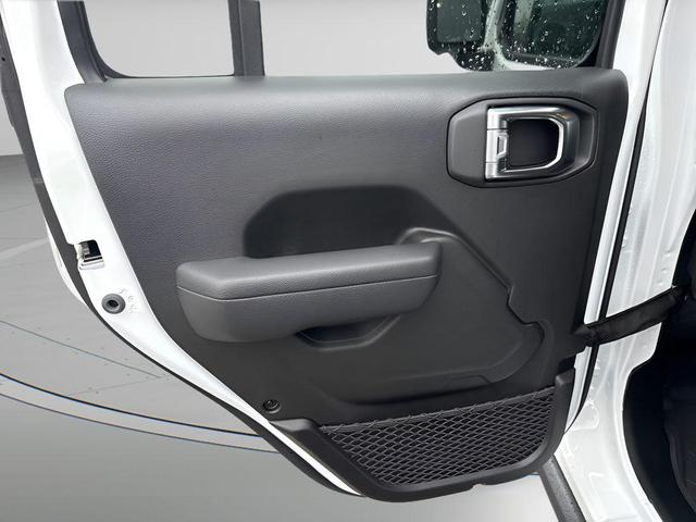 Photo of 2025 Bright White Clearcoat Jeep Wrangler