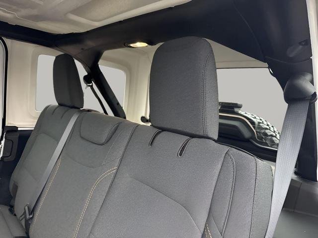 Photo of 2025 Bright White Clearcoat Jeep Wrangler