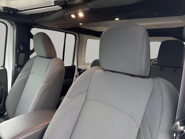 Photo of 2025 Bright White Clearcoat Jeep Wrangler