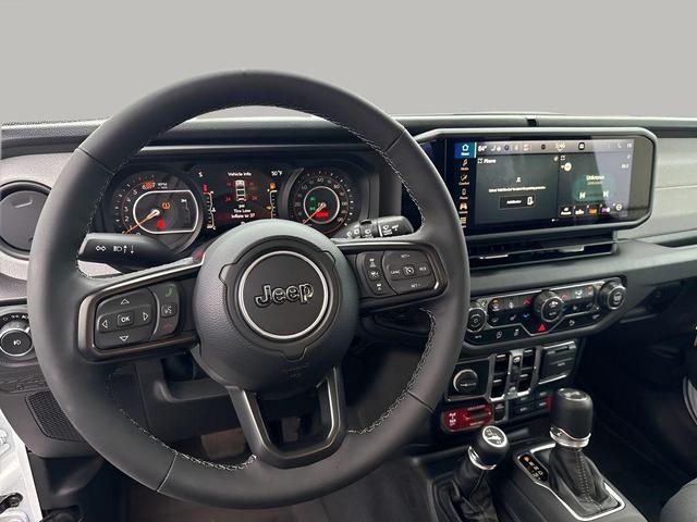 Photo of 2025 Bright White Clearcoat Jeep Wrangler