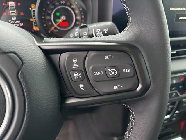 Photo of 2025 Bright White Clearcoat Jeep Wrangler