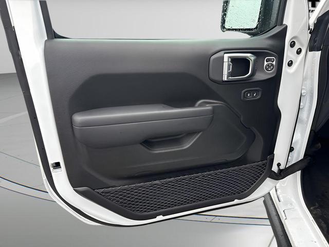Photo of 2025 Bright White Clearcoat Jeep Wrangler
