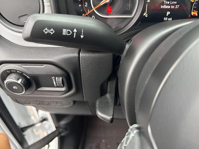 Photo of 2025 Bright White Clearcoat Jeep Wrangler