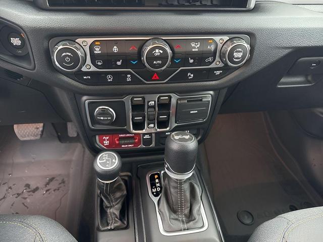 Photo of 2025 Bright White Clearcoat Jeep Wrangler