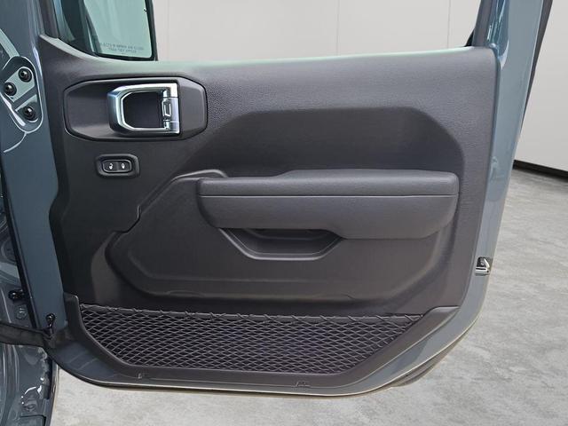 Photo of 2025 Anvil Clearcoat Jeep Wrangler