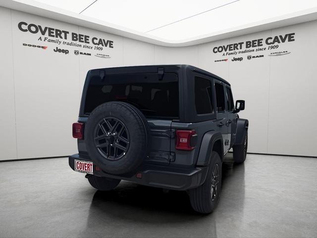 Photo of 2025 Anvil Clearcoat Jeep Wrangler
