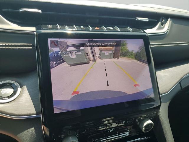 Photo of 2022 Diamond Black Jeep Grand Cherokee L