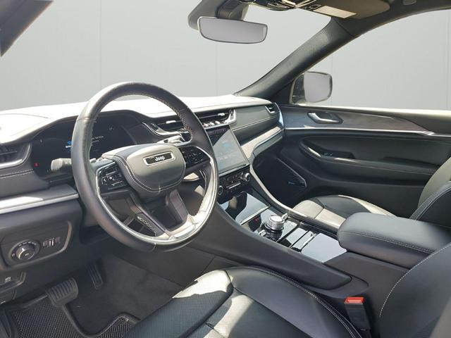 Photo of 2022 Diamond Black Jeep Grand Cherokee L