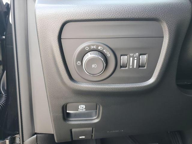 Photo of 2022 Diamond Black Jeep Grand Cherokee L