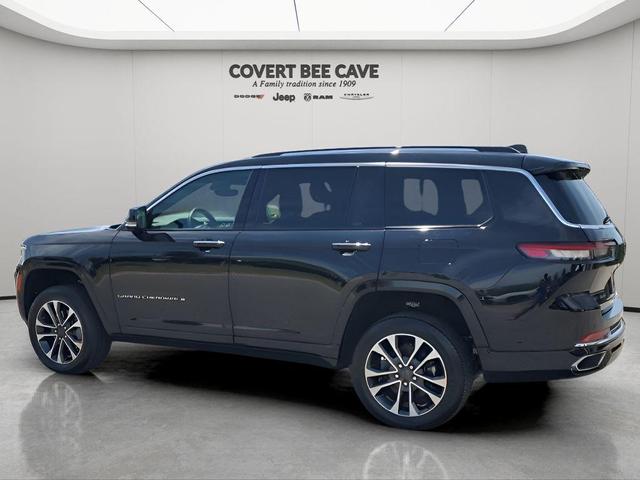 Photo of 2022 Diamond Black Jeep Grand Cherokee L